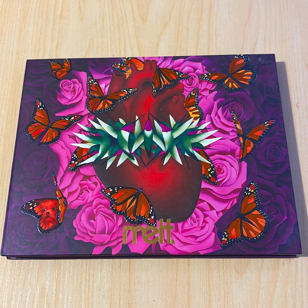 Amor y Mariposas eyeshadow palette